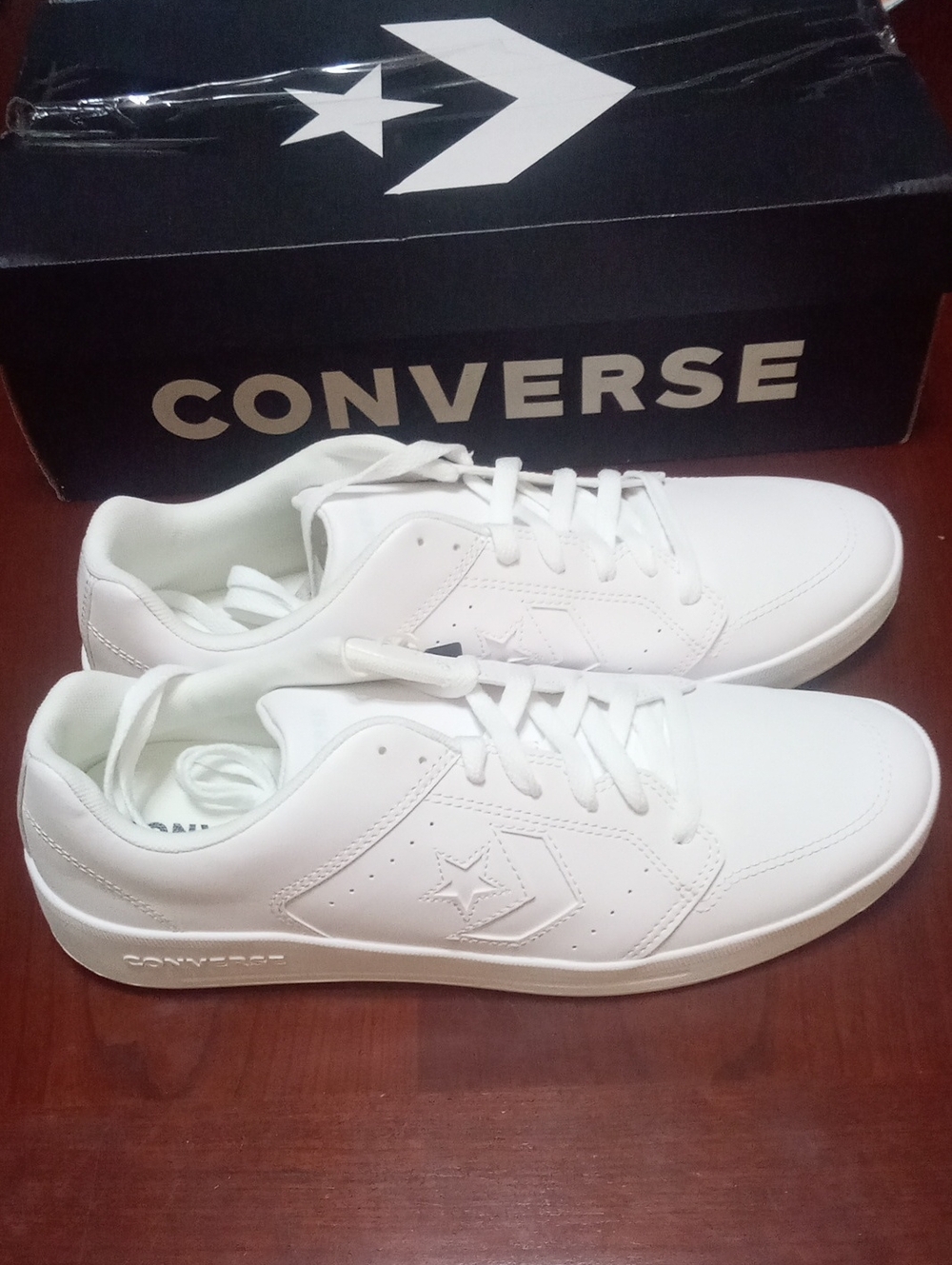 Converse Men's White Leather Low-Top Sneakers Size 11 Men 12.5 Women NWT $50